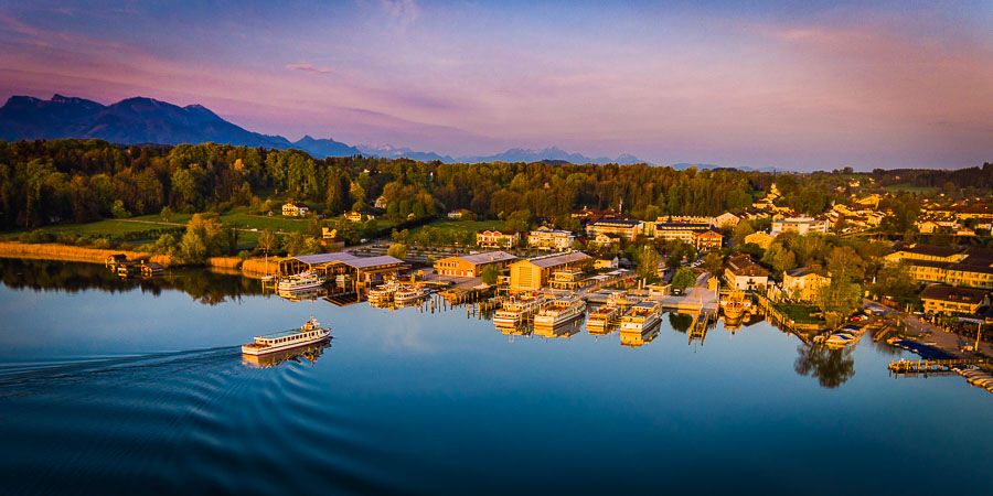 Hafen mit Chiemseeschifffahrt Hafen Prien am Chiemsee